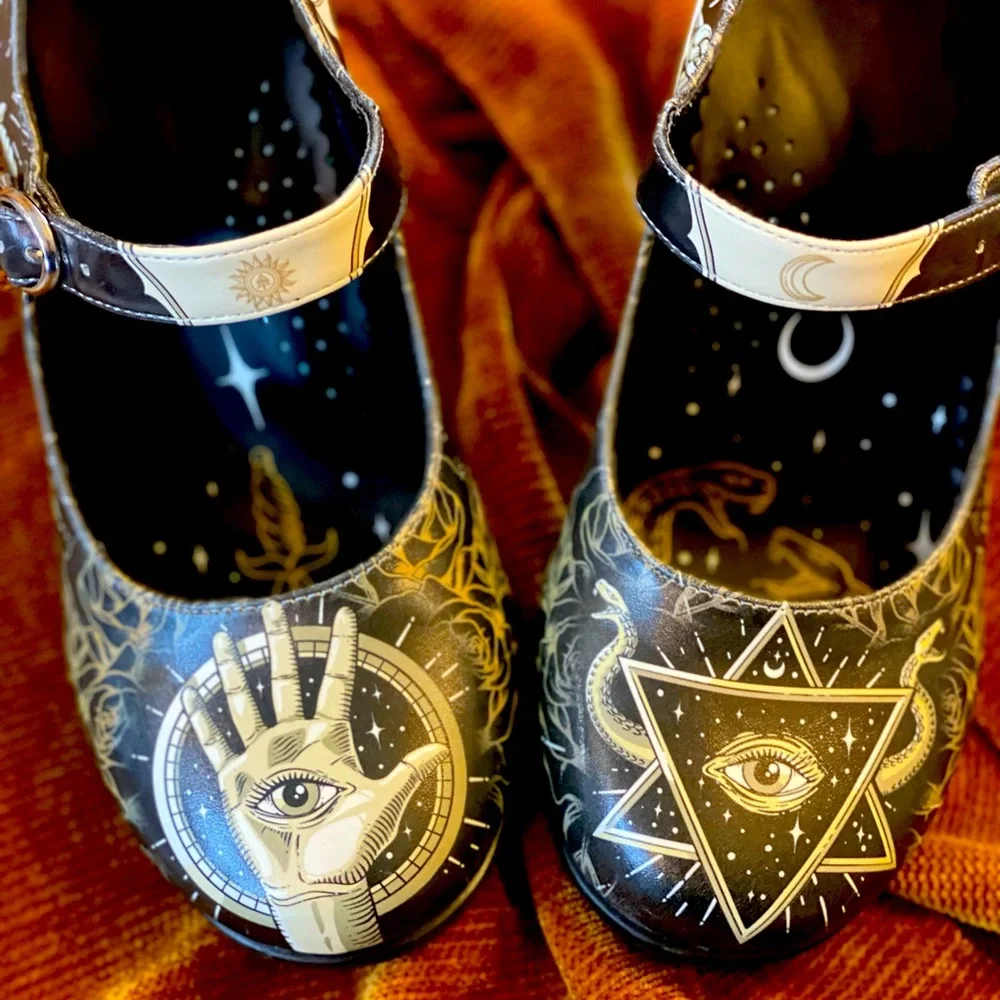 Chocolaticas Esoteric High Heels Sark Chocolate Designs. Witchy and fun! - Picture 2 of 3